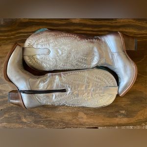 ** Make offer ** Tall Corral women’s boots